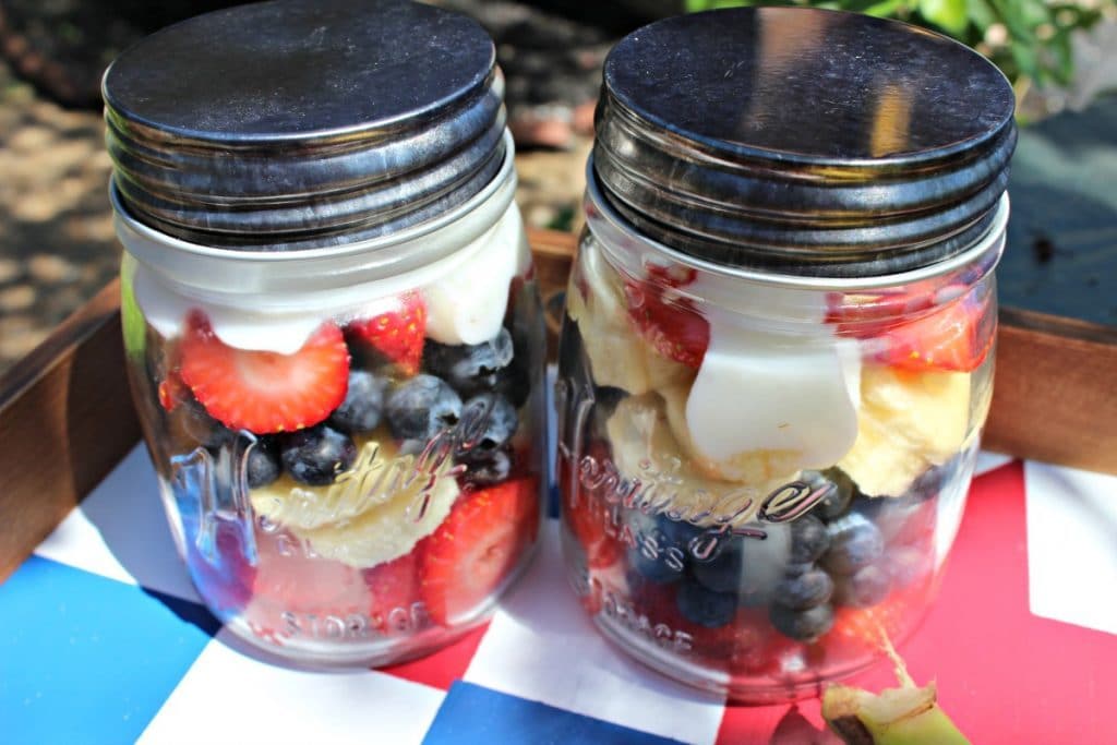 Help make yout holiday even more festive with my healthy Red White and Blue Mason Jars that are easy to create and make portable yumminess.