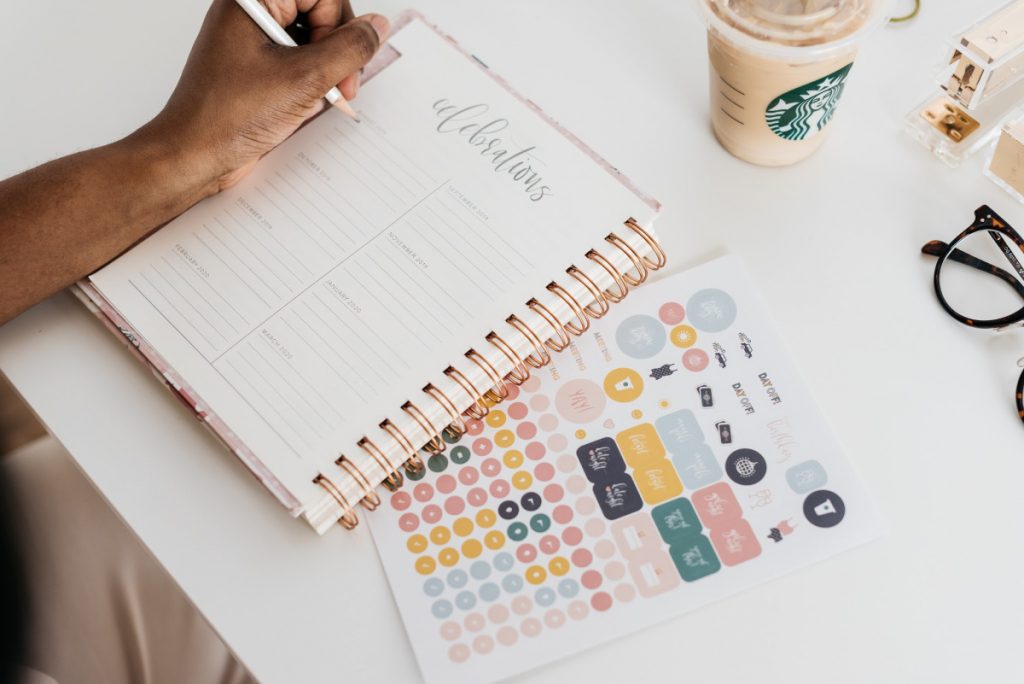 I've compiled a list of five amazing and helpful planners for working moms that will have you out here completing all of your goals.