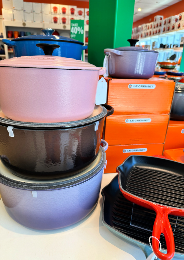 Did you know there was a Le Creuset Outlet Store in St. Louis? Come with me and take a virtual tour to see for yourself!