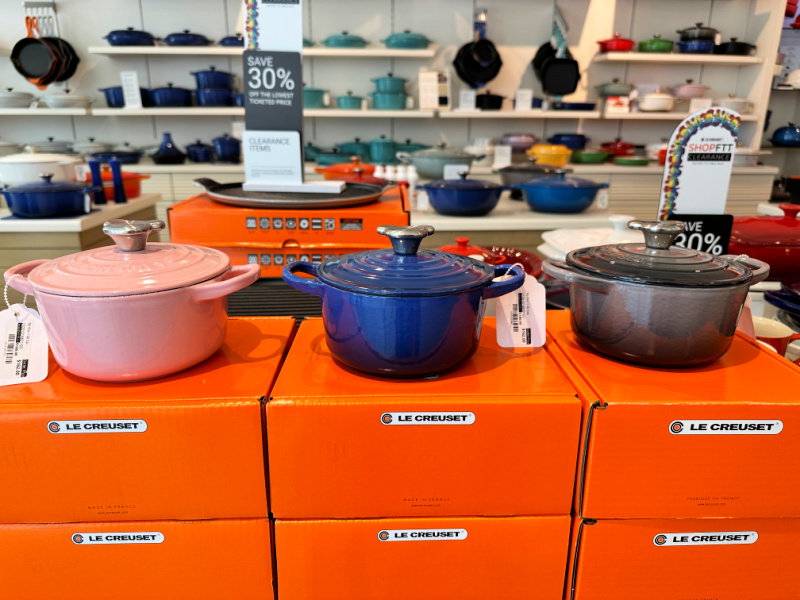 Did you know there was a Le Creuset Outlet Store in St. Louis? Come with me and take a virtual tour to see for yourself!